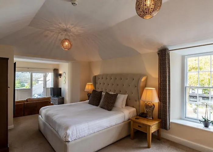 Lakes & 5* Bowness-on-Windermere