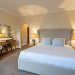 Hotel Lakes &