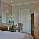 Lakes & Hotell