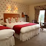 Hotel Lakes &