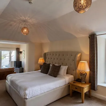 Lakes & 5* Bowness-on-Windermere