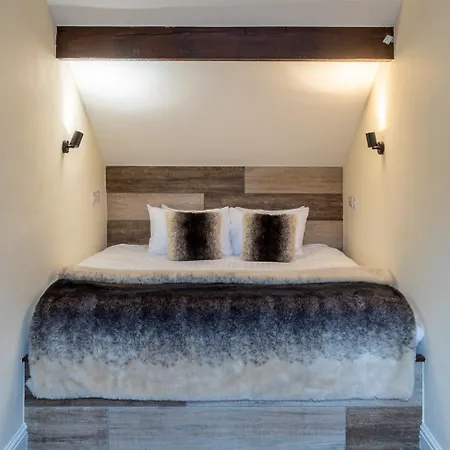 Lakes & 5* Bowness-on-Windermere