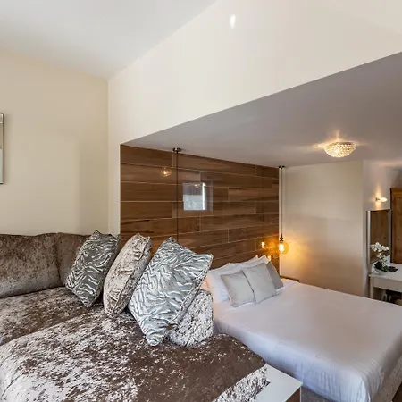 Lakes & Hotell