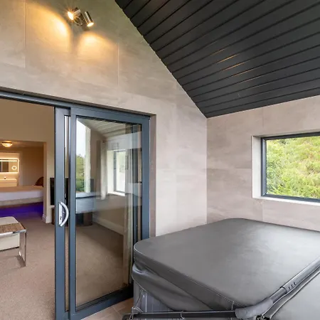 Lakes & Hotel 5*