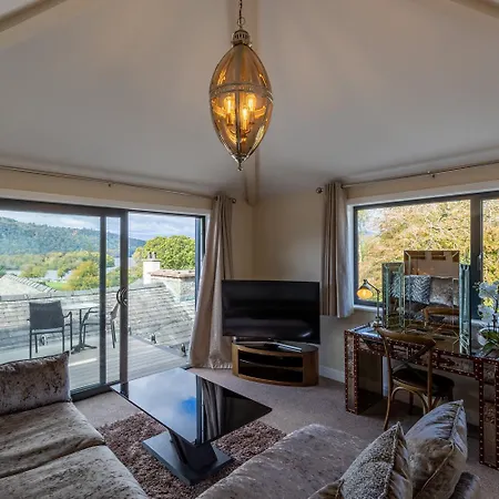 Lakes & 5* Bowness-on-Windermere