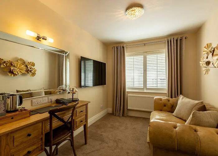 Lakes & 5* Bowness-on-Windermere