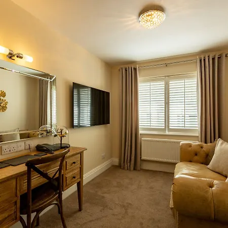 Lakes & 5* Bowness-on-Windermere